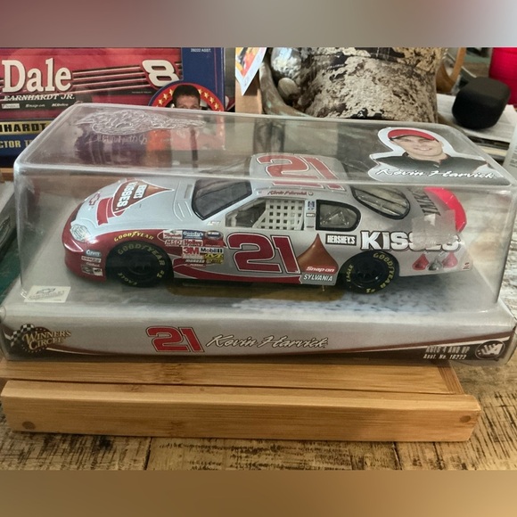 Kevin Harvick #21 Diecast Bank 1:24 Stock Car Winner’s Circle Nascar Collectable - Picture 2 of 6